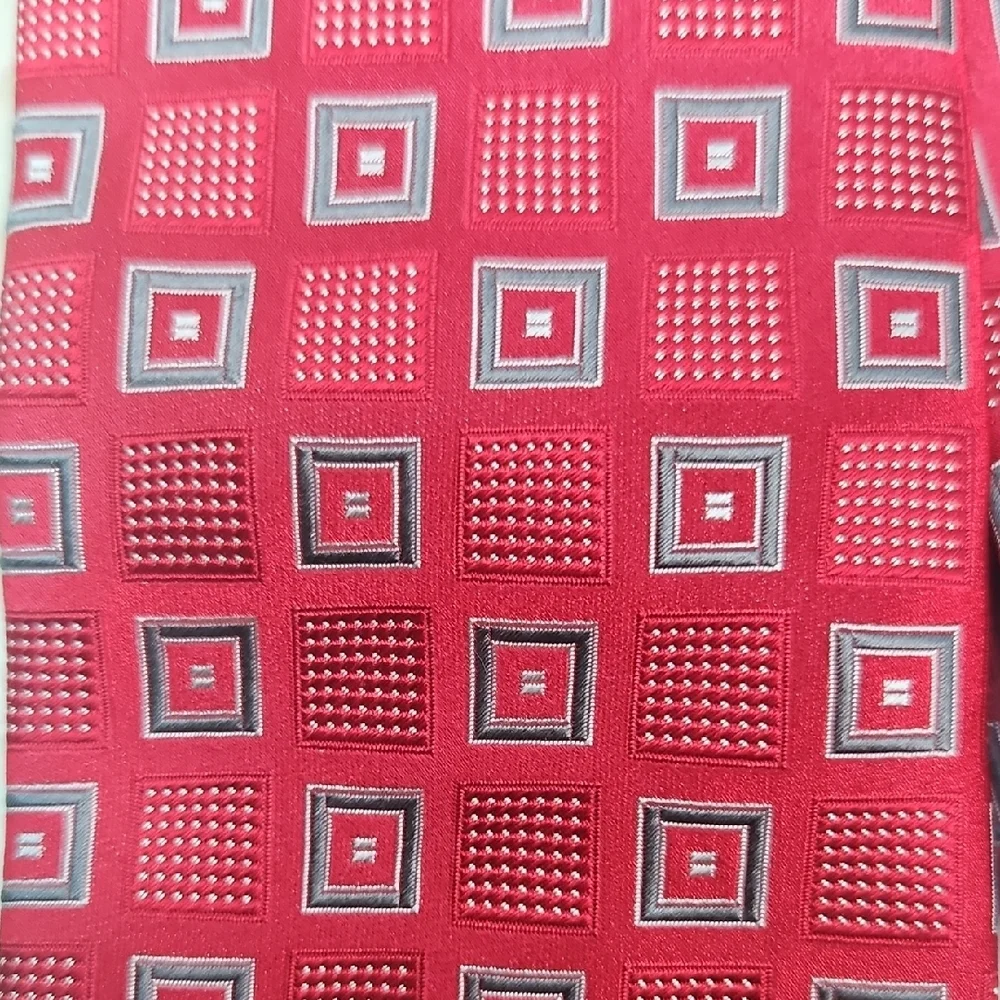Donald J. Trump Signature Collection Red Geometric Silk Tie - Picture 6 of 6